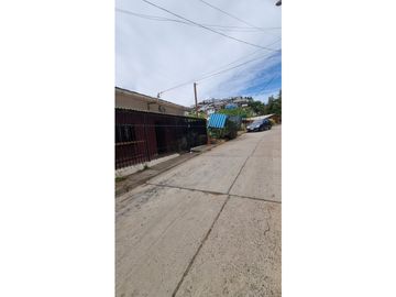 SE VENDE CASA EDIFICIO DE 4 PISOS UBICADO EN CERRO RAMADITAS