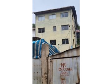 SE VENDE CASA EDIFICIO DE 4 PISOS UBICADO EN CERRO RAMADITAS