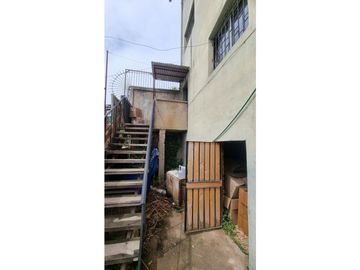 SE VENDE CASA EDIFICIO DE 4 PISOS UBICADO EN CERRO RAMADITAS