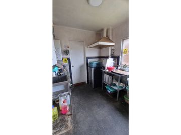 SE VENDE CASA EDIFICIO DE 4 PISOS UBICADO EN CERRO RAMADITAS