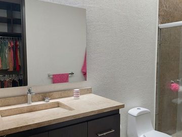Casa de Lujo en Venta o Renta en Juriquilla Querétaro Villas del Mesón