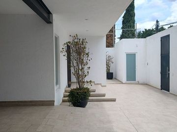 Casa de Lujo en Venta o Renta en Juriquilla Querétaro Villas del Mesón