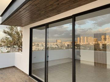 CASA EN VENTA LOMAS DE ANGELOPOLIS II , EN PARQUE VARSOVIA.