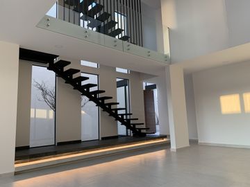 CASA EN VENTA LOMAS DE ANGELOPOLIS II , EN PARQUE VARSOVIA.