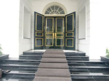 DISEWA RUMAH BESAR & MEWAH di Jl SRIWIJAYA RAYA, KEBAYORAN BARU