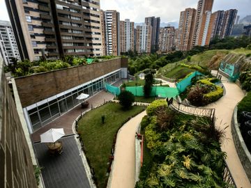 apartamento en venta en tres esquinas. Cod V28352