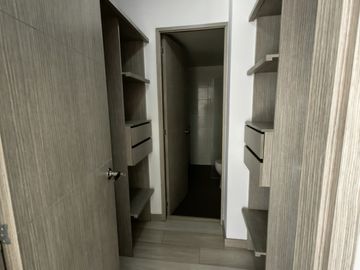 apartamento en venta en tres esquinas. Cod V28352