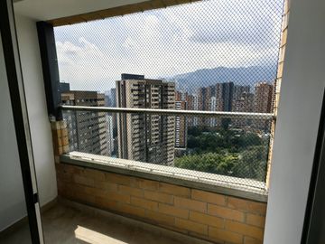 apartamento en venta en tres esquinas. Cod V28352