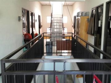 JUAL CEPAT Rumah Usaha Kost (aktif) di Jl.Dukuh Kupang, Surabaya Barat.