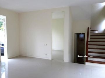 Rumah minimalis 2lt dalam perumahan elit dg one gate sistem security 24 jam seputaran jl Wates km9