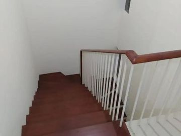 Rumah minimalis 2lt dalam perumahan elit dg one gate sistem security 24 jam seputaran jl Wates km9