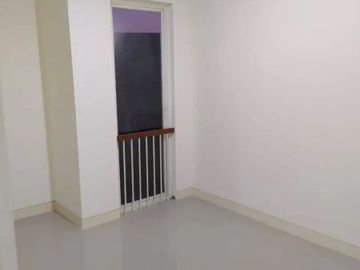 Rumah minimalis 2lt dalam perumahan elit dg one gate sistem security 24 jam seputaran jl Wates km9