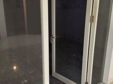 Rumah minimalis 2lt dalam perumahan elit dg one gate sistem security 24 jam seputaran jl Wates km9