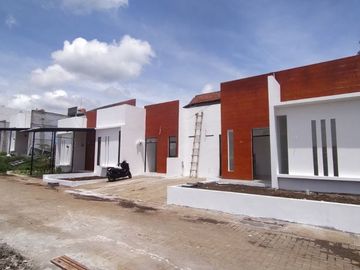 Rumah Asri dan Nyaman di Cihanjuang Cimahi Dekat ke Pemkot Cimahi Harga 300 juta-an ,Cash diskon 25 juta.