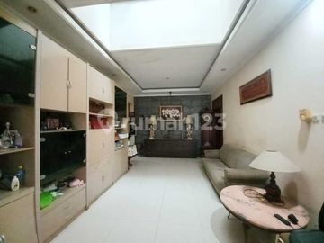 Rumah 1,5 Lantai Dalam Komplek Strategis Cinere Dekat Living Plaza