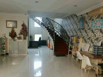 Jual Rumah Mewah Siap Huni Perumahan Graha Family Dukuhpakis Surabaya