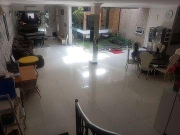 Jual Rumah Mewah Siap Huni Perumahan Graha Family Dukuhpakis Surabaya