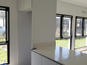 CHALET DE 4 AMBIENTES DE CATEGORIA EN RUMENCO JOVEN, A ESTRENAR, VENDE Y PERMUTA