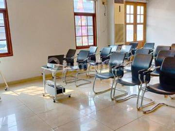Disewakan Gedung Perkantoran Strategis 3 Lantai di Jatinegara