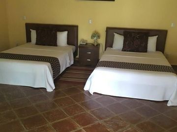 Venta de Hotel en Tequisquiapan, 11 Recamaras, 18 Baños, Alberca, Cancha Tenis