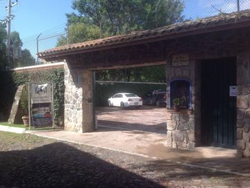 Venta de Hotel en Tequisquiapan, 11 Recamaras, 18 Baños, Alberca, Cancha Tenis
