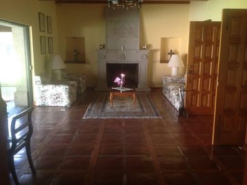 Venta de Hotel en Tequisquiapan, 11 Recamaras, 18 Baños, Alberca, Cancha Tenis