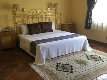 Venta de Hotel en Tequisquiapan, 11 Recamaras, 18 Baños, Alberca, Cancha Tenis