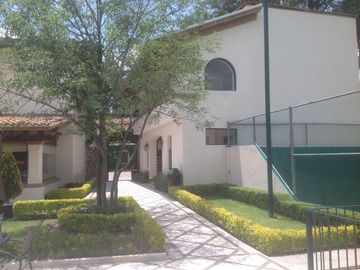 Venta de Hotel en Tequisquiapan, 11 Recamaras, 18 Baños, Alberca, Cancha Tenis