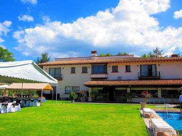 Venta de Hotel en Tequisquiapan, 11 Recamaras, 18 Baños, Alberca, Cancha Tenis
