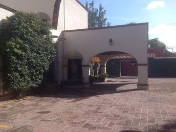 Venta de Hotel en Tequisquiapan, 11 Recamaras, 18 Baños, Alberca, Cancha Tenis
