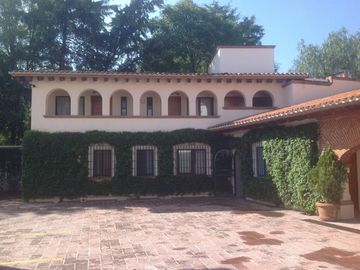 Venta de Hotel en Tequisquiapan, 11 Recamaras, 18 Baños, Alberca, Cancha Tenis