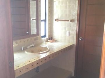 Venta de Hotel en Tequisquiapan, 11 Recamaras, 18 Baños, Alberca, Cancha Tenis