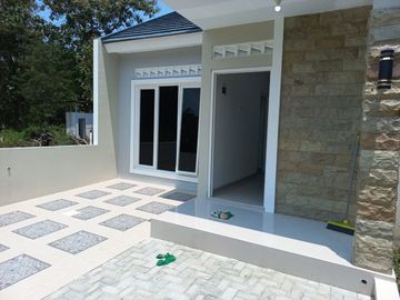 Rumah Murah Desain Modern Tepi Jalan di Kasongan