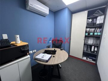****** Disponible a partir del 02 de Mayo****** 

En el exclusivo Edificio Corporativo CENTRUM, esta oficina ofrece la combinación perfecta de ubica