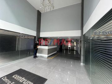 ****** Disponible a partir del 02 de Mayo****** 

En el exclusivo Edificio Corporativo CENTRUM, esta oficina ofrece la combinación perfecta de ubica