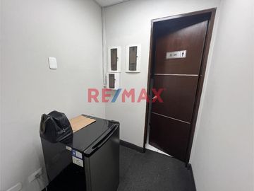 ****** Disponible a partir del 02 de Mayo****** 

En el exclusivo Edificio Corporativo CENTRUM, esta oficina ofrece la combinación perfecta de ubica