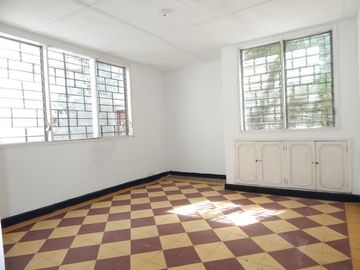 casa-local en arriendo/venta en el porvenir. Cod V62967