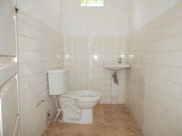 casa-local en arriendo/venta en el porvenir. Cod V62967