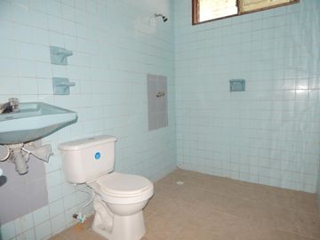 casa-local en arriendo/venta en el porvenir. Cod V62967