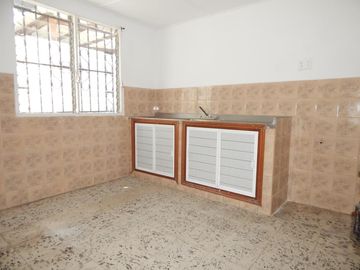 casa-local en arriendo/venta en el porvenir. Cod V62967