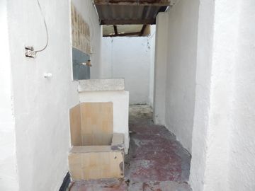 casa-local en arriendo/venta en el porvenir. Cod V62967