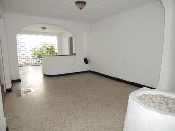 casa-local en arriendo/venta en el porvenir. Cod V62967