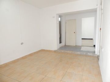 casa-local en arriendo/venta en el porvenir. Cod V62967