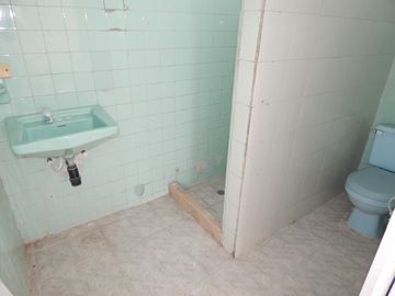 casa-local en arriendo/venta en el porvenir. Cod V62967