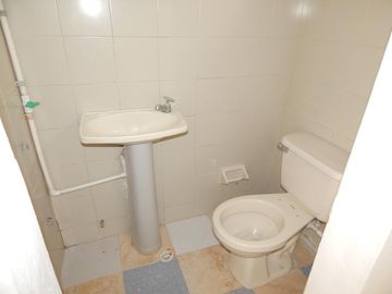 casa-local en arriendo/venta en el porvenir. Cod V62967