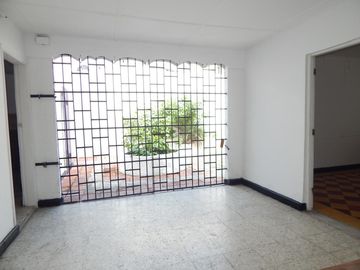 casa-local en arriendo/venta en el porvenir. Cod V62967