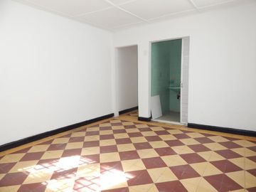 casa-local en arriendo/venta en el porvenir. Cod V62967