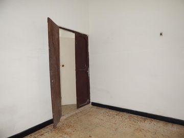 casa-local en arriendo/venta en el porvenir. Cod V62967