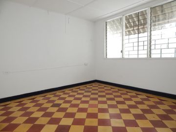 casa-local en arriendo/venta en el porvenir. Cod V62967