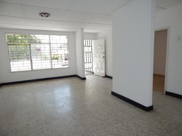 casa-local en arriendo/venta en el porvenir. Cod V62967